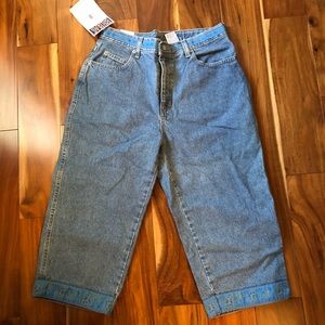Crop mom jeans. NWT.